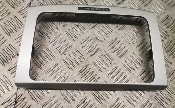 Volkswagen PASSAT B6 Radio/GPS head unit trim 3c0858069ae