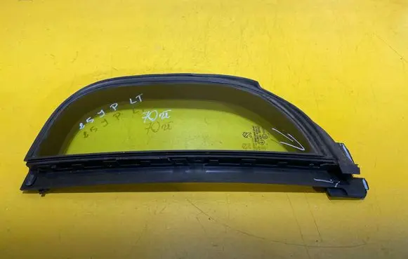 Rear door window glass
