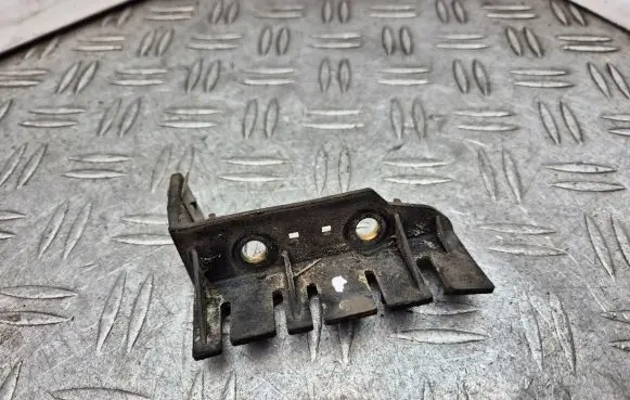 Audi A4 S4 B7 8E 8H Front bumper mounting bracket 8H0853921