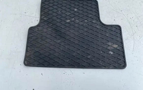 Opel Astra J Rear floor mat 13321312