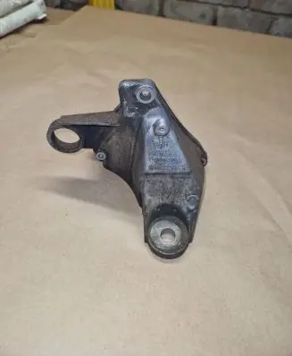 Gearbox mounting bracket
