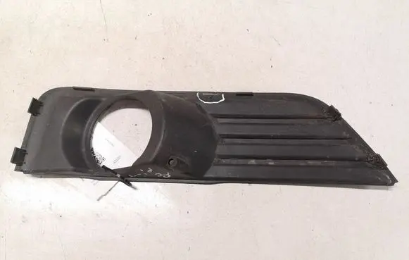 Ford Focus Front fog light trim/grill 4M5119952A C8L6A