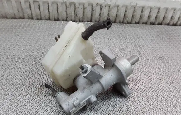 Mercedes-Benz C W202 Master brake cylinder A2024300302
