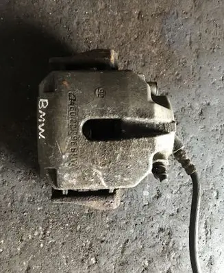 BMW 5 E39 Front brake caliper 6022296