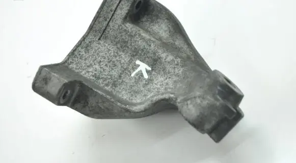 Mercedes-Benz E W211 Engine mounting bracket A6422230004