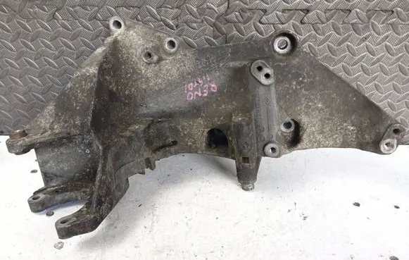Opel Vivaro Generator/alternator bracket 8200183234