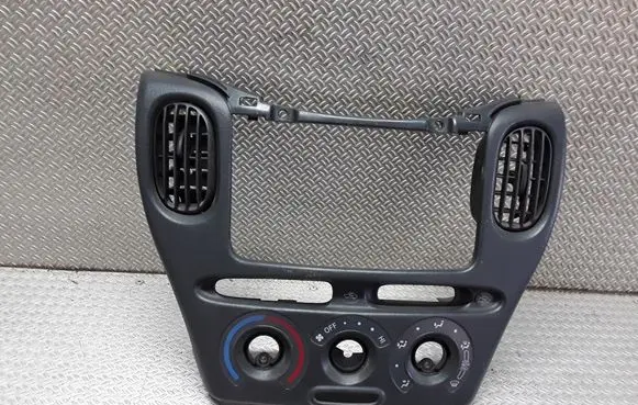 Toyota Yaris Verso Radio/GPS head unit trim 7591387014