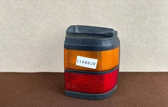 Volkswagen PASSAT B3 Rear/tail lights 333945257