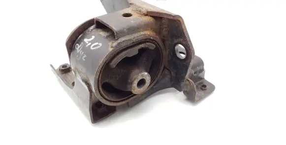 Toyota RAV 4 (XA20) Engine mount bracket