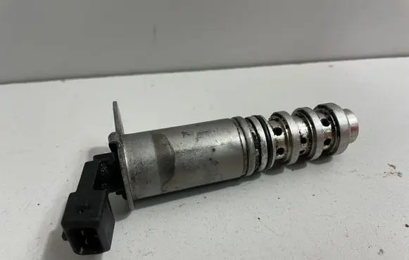 BMW 1 E81 E87 Electromagnetic valve 7584115