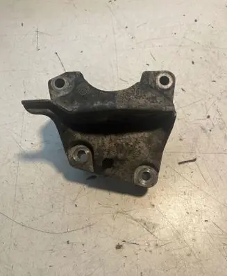 Opel Zafira C Engine mount bracket 13480302