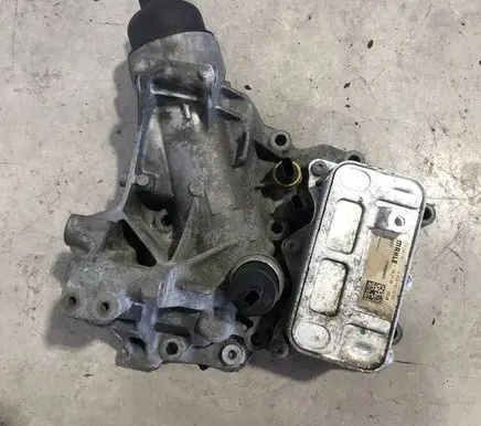 Mercedes-Benz Vito Viano W447 Oil filter mounting bracket A6541805700 A6541800265