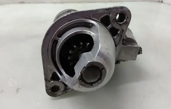 Opel Astra H Starter motor SS2012