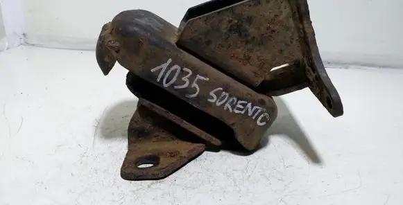 KIA Sorento Engine mount bracket