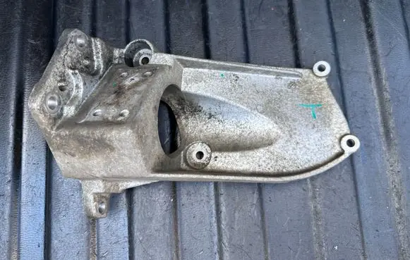 Volvo S90, V90 Engine mounting bracket 32202602 8888783573