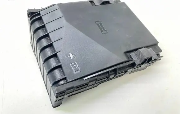 Volkswagen PASSAT B6 Fuse box cover 1K0937132F