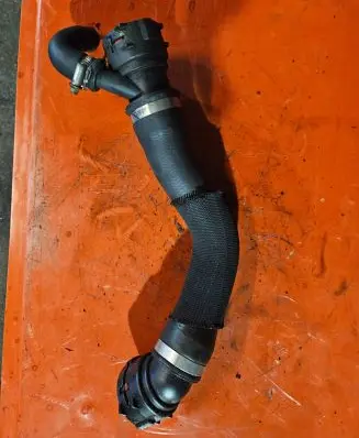 BMW 5 E60 E61 Engine coolant pipe/hose 7789742