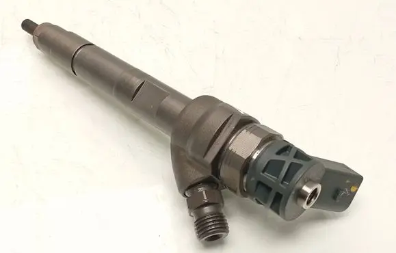 BMW 5 F10 F11 Fuel injector 7810702 0445110617