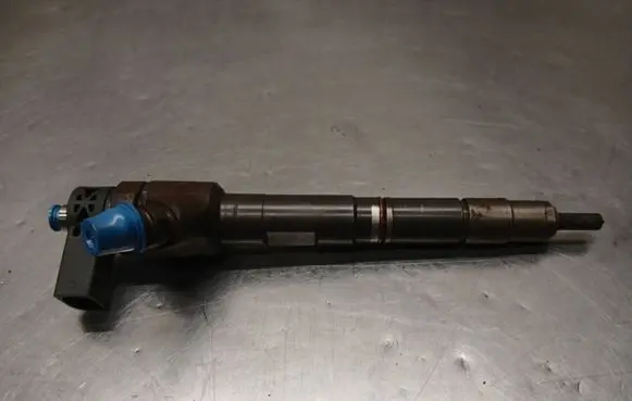 Audi A4 S4 B8 8K Fuel injector 03L130277J
