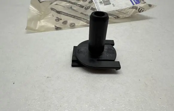 Chrysler Pacifica Radiator mount bracket 68171655AA 2023031 0081196