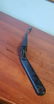 Front wiper blade arm