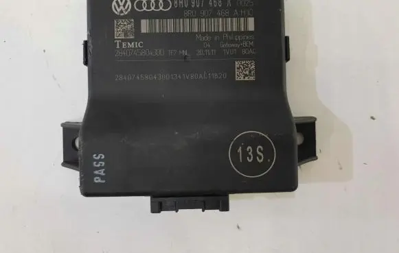 Audi A5 8T 8F Gateway control module 8R0907468A