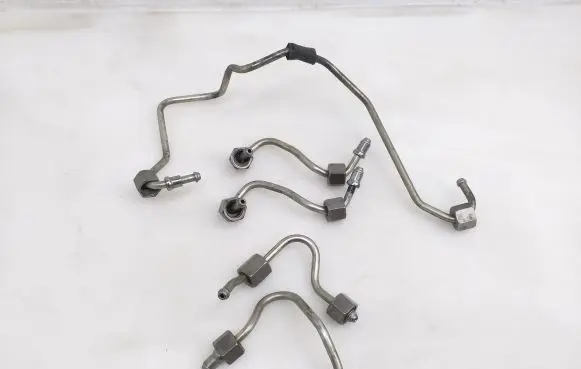 BMW X3 F25 Fuel injector supply line/pipe 