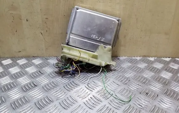 Volvo S70 V70 V70 XC Engine control unit/module 0281001776 09496667A