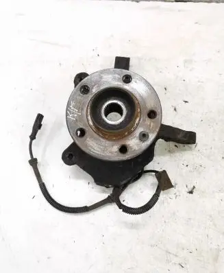 Nissan Primastar Front wheel hub