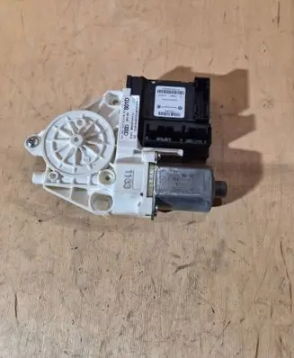Audi A3 S3 8P Rear door window regulator motor E840311203