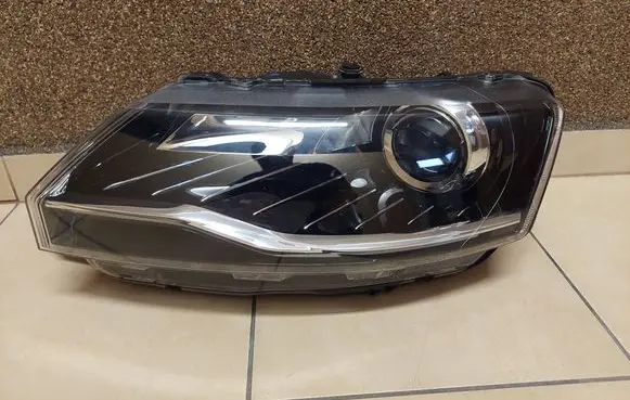 Skoda Rapid (NH) Headlight/headlamp 5JB941015C