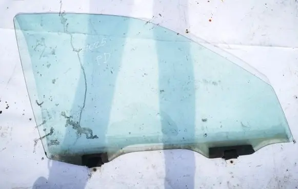 Honda Civic Front door window glass four-door