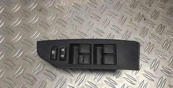 Toyota Verso Electric window control switch 8404005020