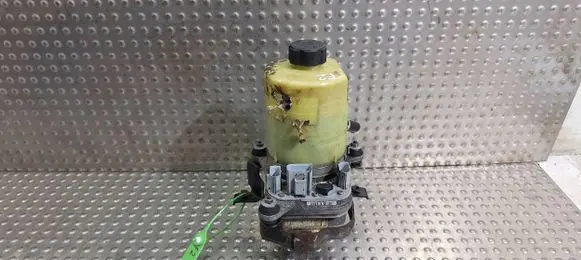 Ford Focus Power steering pump 4M513K514CA