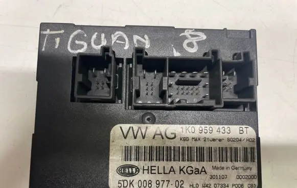 Volkswagen Tiguan Other control units/modules 1K0959433BT