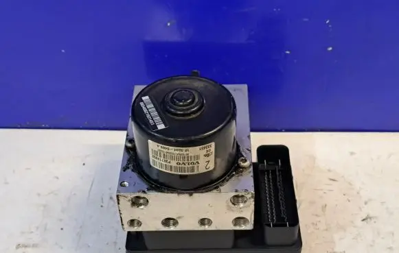 Volvo XC70 ABS Pump 30714952 30714956