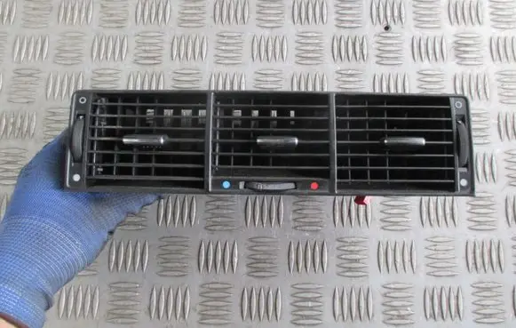 Audi A8 S8 D2 4D Dash center air vent grill 4D0820951