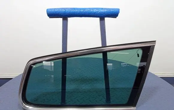 Volkswagen PASSAT CC Rear side window
