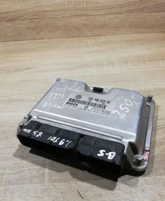 Volkswagen PASSAT B5 Engine control unit/module ECU 038906019cd 0281010218