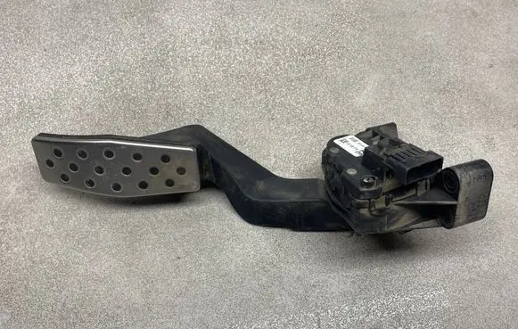 Opel Zafira B Accelerator throttle pedal 13125115