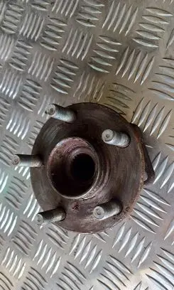 Subaru Impreza III Front wheel hub