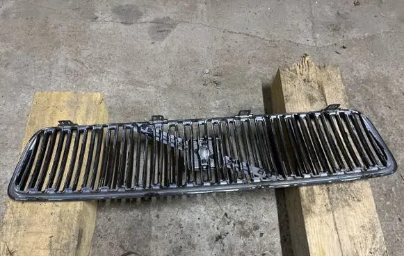 Volvo V50 Front grill 08699088