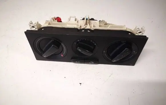 Volkswagen PASSAT B5 Climate control unit 1J0820045D