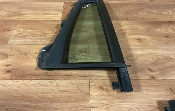 Ford Mondeo Mk III Rear vent window glass 43R001057 DOT27M23100AS2