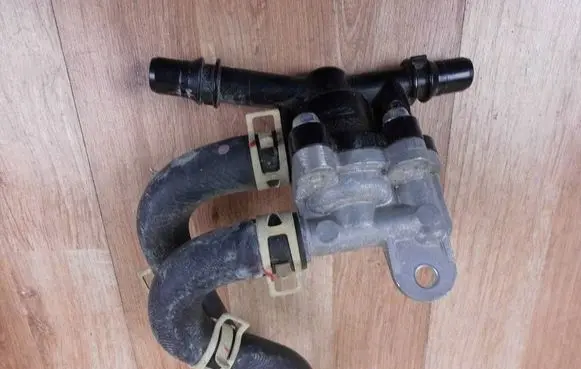 Thermostat/thermostat housing