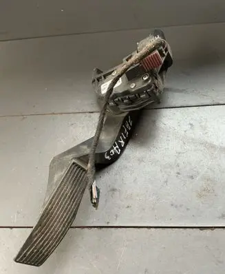 Opel Zafira A Accelerator throttle pedal 6PV00811400 9202341