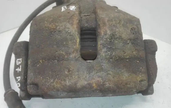 Volkswagen PASSAT B7 Front brake caliper