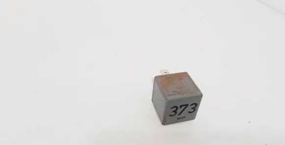 Volkswagen PASSAT B5 Other relay 8D0951253A