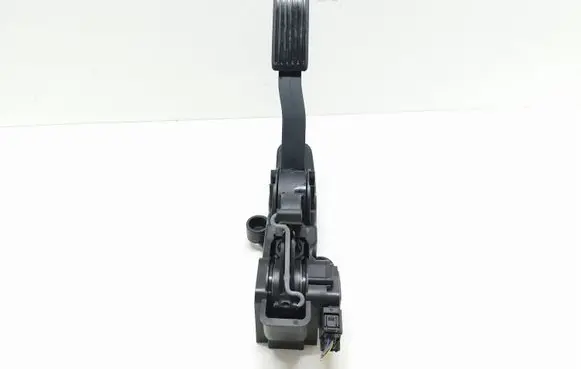 Mercedes-Benz A W169 Accelerator throttle pedal A1693000104 001067