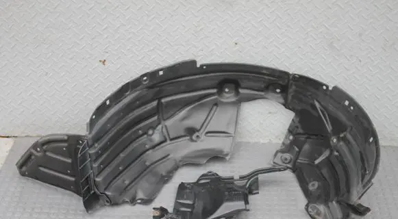 Front wheel arch liner splash guards